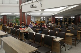 用正确的历史观看党史---年轻干部学习组开展建党100周年主题观影学习活动